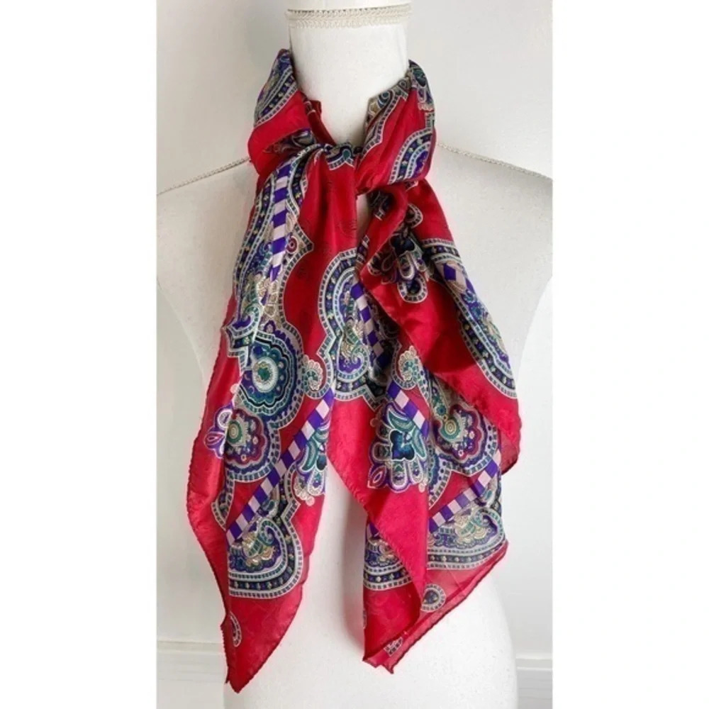 Oscar De La Renta • Red Paisley Silk Fashion Scarf